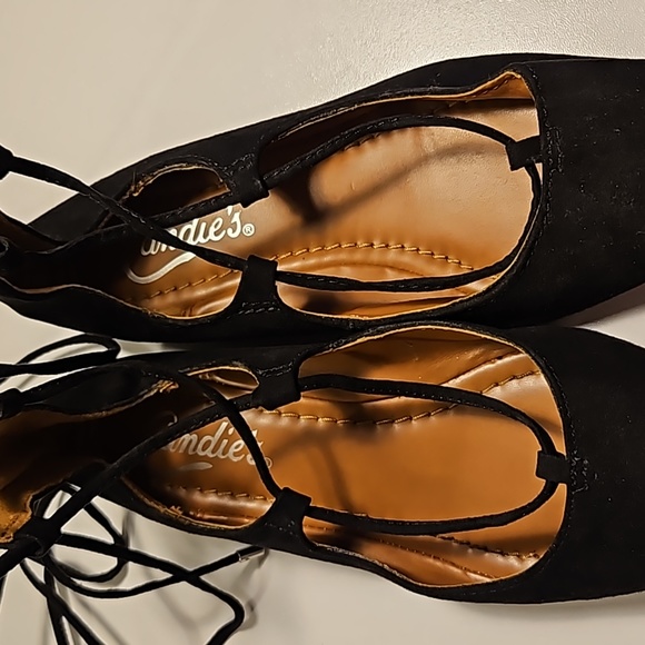 Candies Kraizen Lace-Up Flats. - Picture 3 of 7